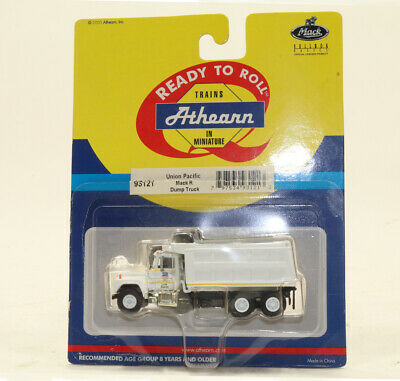 Athearn 93121 HO Union Pacific Mack R Dump Truck
