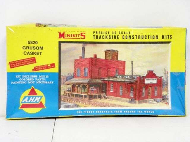 Minikits 5820 HO Scale Grusom Casket Building Kit