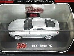 Malibu International 00100 1:87 Silver Jaguar XK