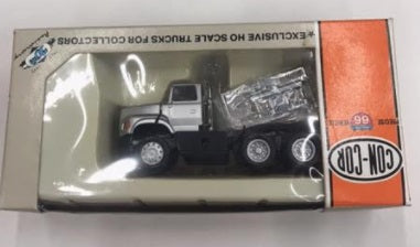 Con-Cor 652000 1:87 Silver Ford Aeromax Tractor Short Version