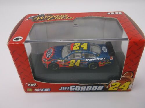 Winners Circle 70527 1:87 #24 Jeff Gordon Dupont Racing Car