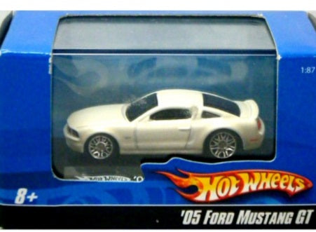 Hot Wheels L7165 1:87 Pearle ''''05 Ford Mustang GT