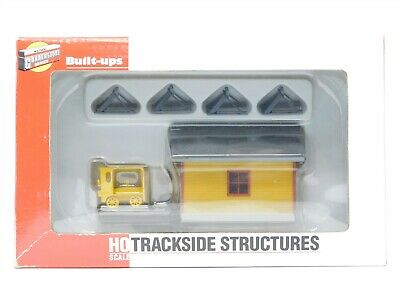 Walthers 933-2801 HO Speeder Shed, Speeder and Four Track Bumpers