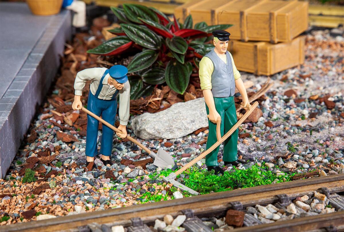 Pola 331507 G Farmer Figures (Set of 2)