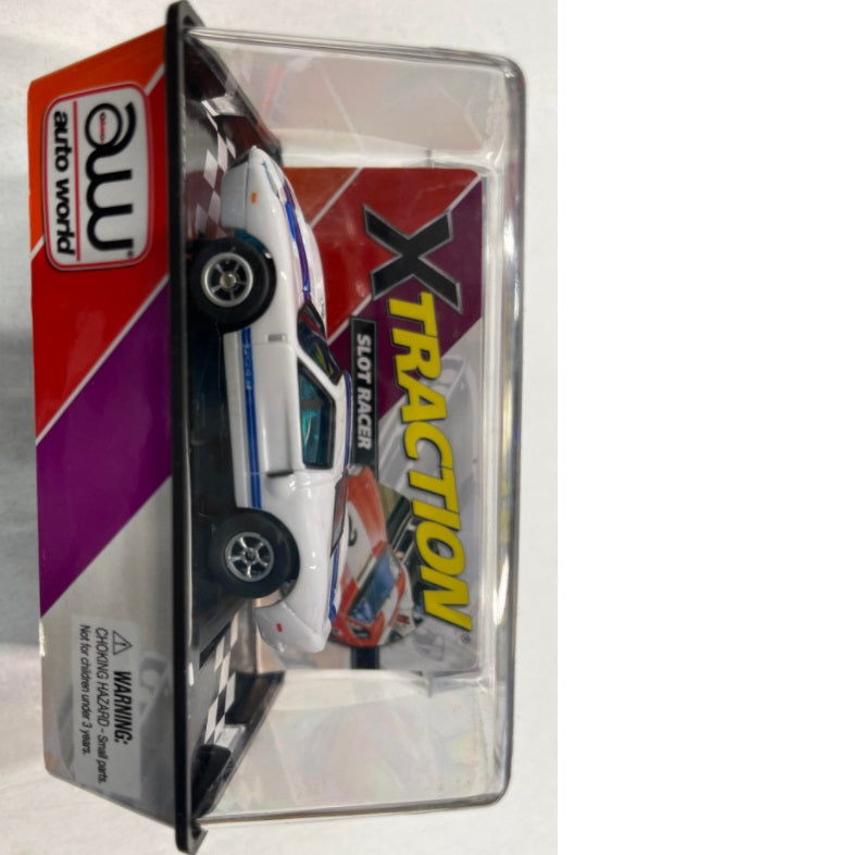 Auto World 00115 HO White/Blue Stripe No.8 2005 Ford GT