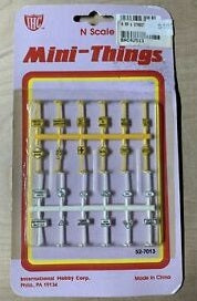 IHC 52-7013 N Scale Mini-Things Street Signs