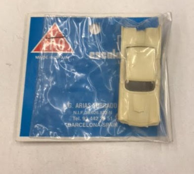 EKO 2044 HO Cream Ford Thunderbird