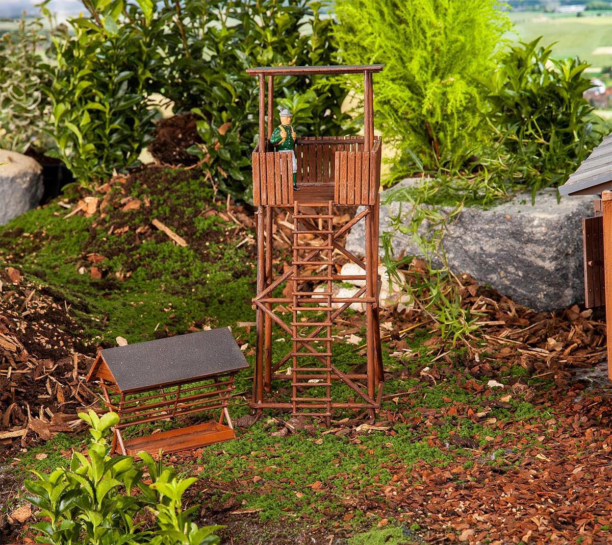 Pola 331079 G Hunter's Tower with Manger Kit