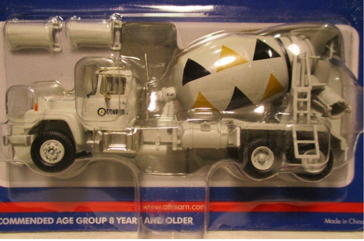 Athearn 93114 HO Scale Conrock Mack R Cement Truck