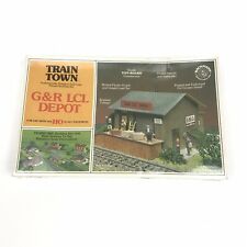 Bachmann 57-1553 N Scale Traintown Barn and Animals Model Kit