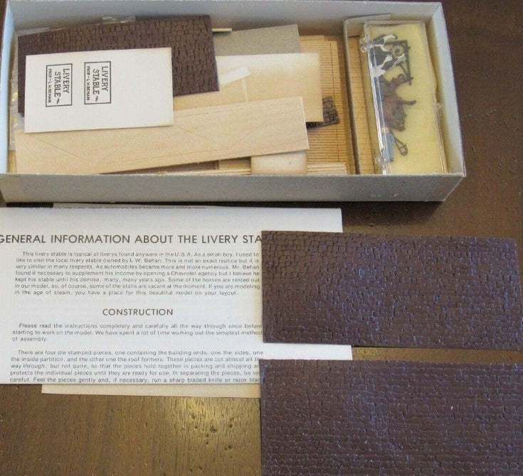 Dyna-Model 311P HO Livery Stable Painted Accessories Kit