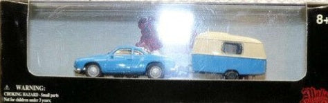 Malibu International 06006 1:87 Light Blue VW Karmann Ghia Coupe With Caravan