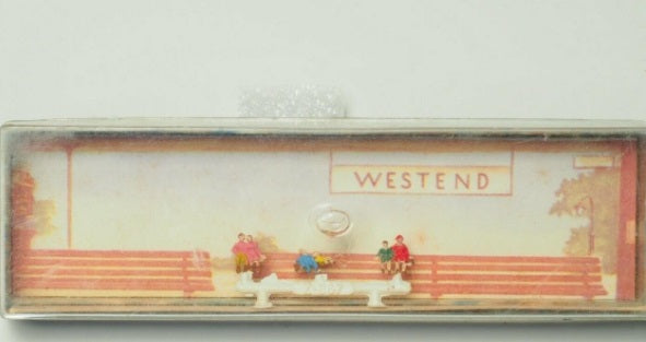 Merten 867 Z Scale Sitting Travelers Figures