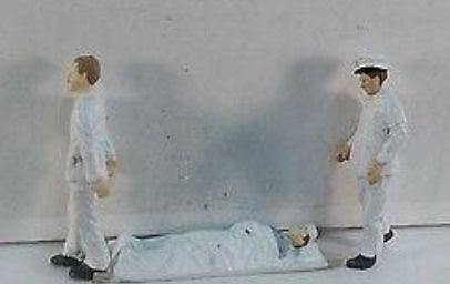 Arttista 1547 O Scale Injured Man w/2 Paramedics Figures