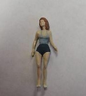 Arttista 1546 O Scale Attractive Woman Passerby