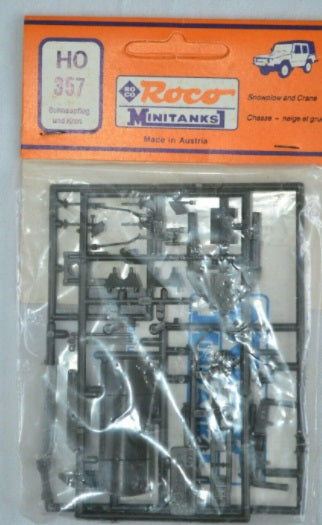 Roco 357 HO Minitanks Snow Plow and Crane