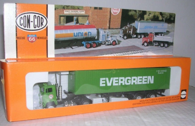 Con-Cor 0004-000102 HO Evergreen Truck with 40' Container Trailer