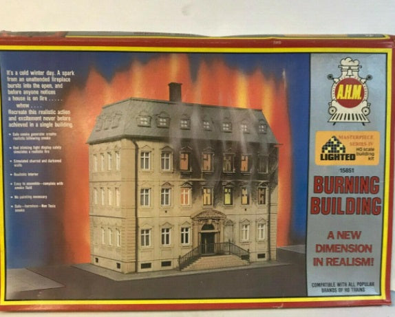 AHM 15851 HO Builning Building Lighted Kit