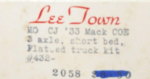 Lee Town 432-2058 HO CJ '33 Mack COE 3 Axle, Short Bed Flatbed Truck Kit