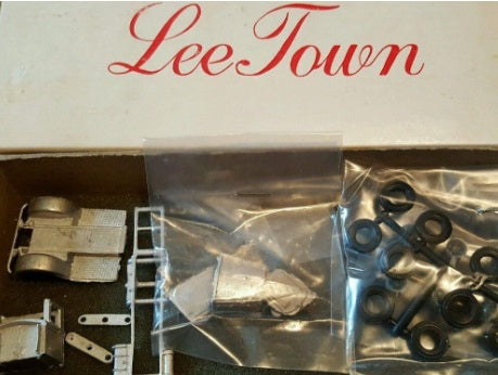 Lee Town 432-2057 HO BQ Mack 3 Axle Cab and Chassis Kit Long Chassis