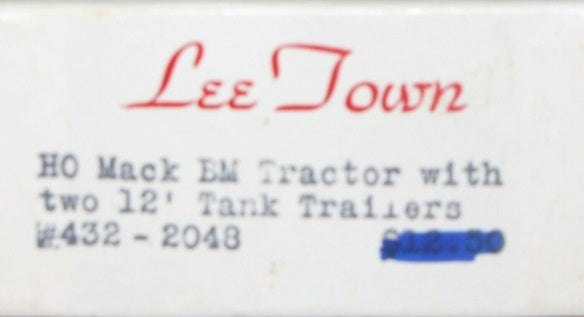 Lee Town 432-2048 HO Mack BM Tractor w/ two 12' Tank Trailers Kit