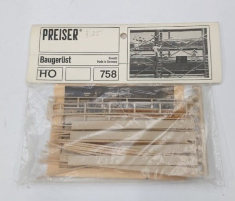 Preiser 758 HO Brown / Tan Scaffolding Plastic Model Kit