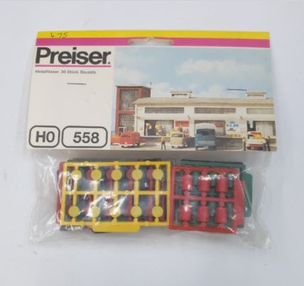 Preiser 558 HO Industrial Fuel Drums Plastic Model Kit