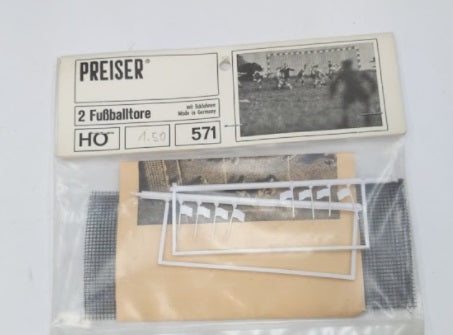 Preiser 571 HO Soccer Goal Plastic Model Kit