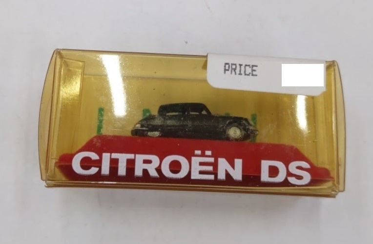 I.M.U. 12015 N Scale Black Citroen DS