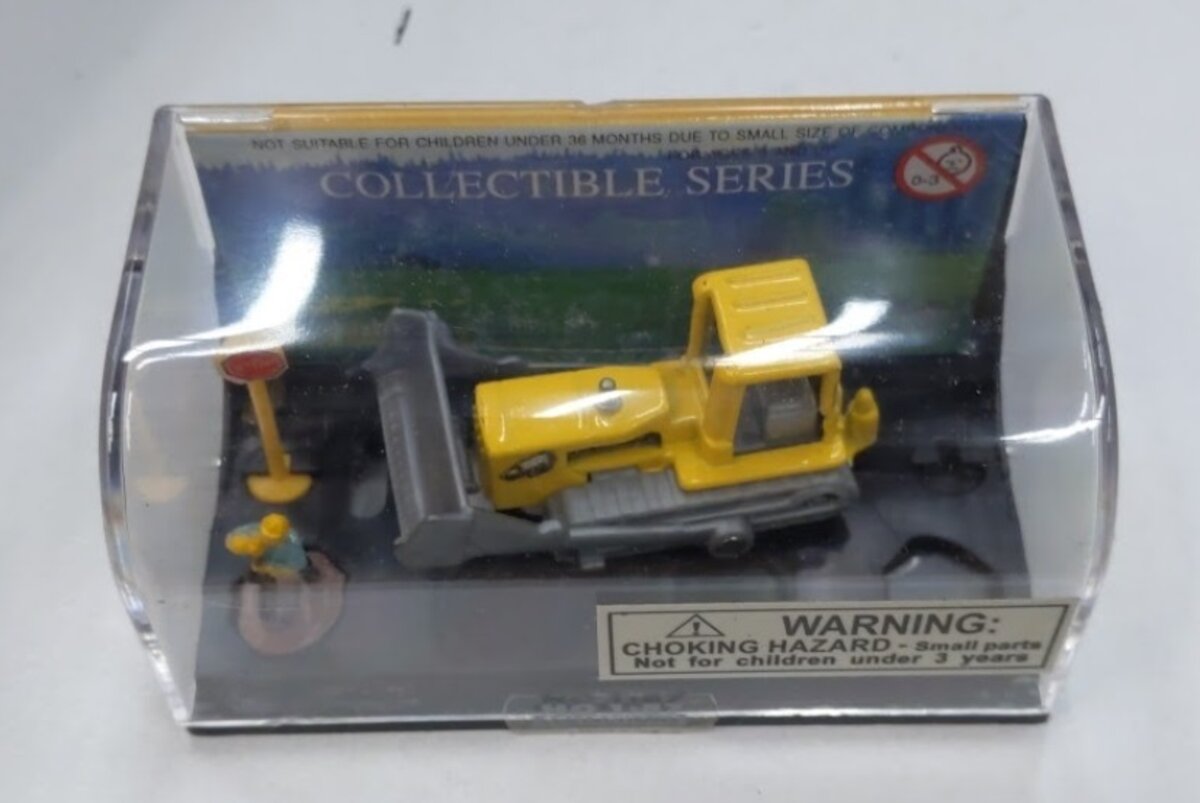Smart Toys 20537 HO Yellow Tractor / Plow Collectible Series
