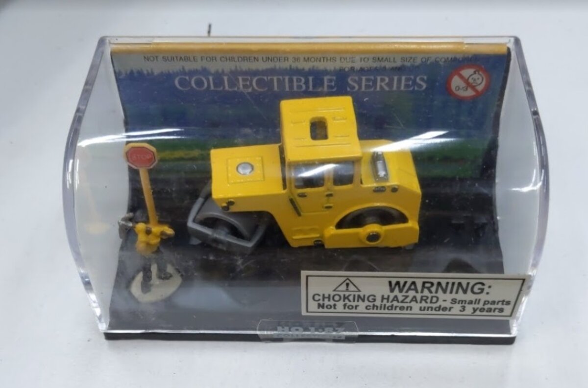 Smart Toys 20537 HO Yellow Roller / Paver Collectible Series