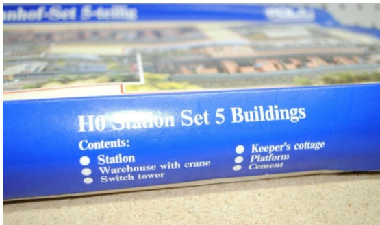 Pola 2052 HO 5 Building Train Station Set Kit