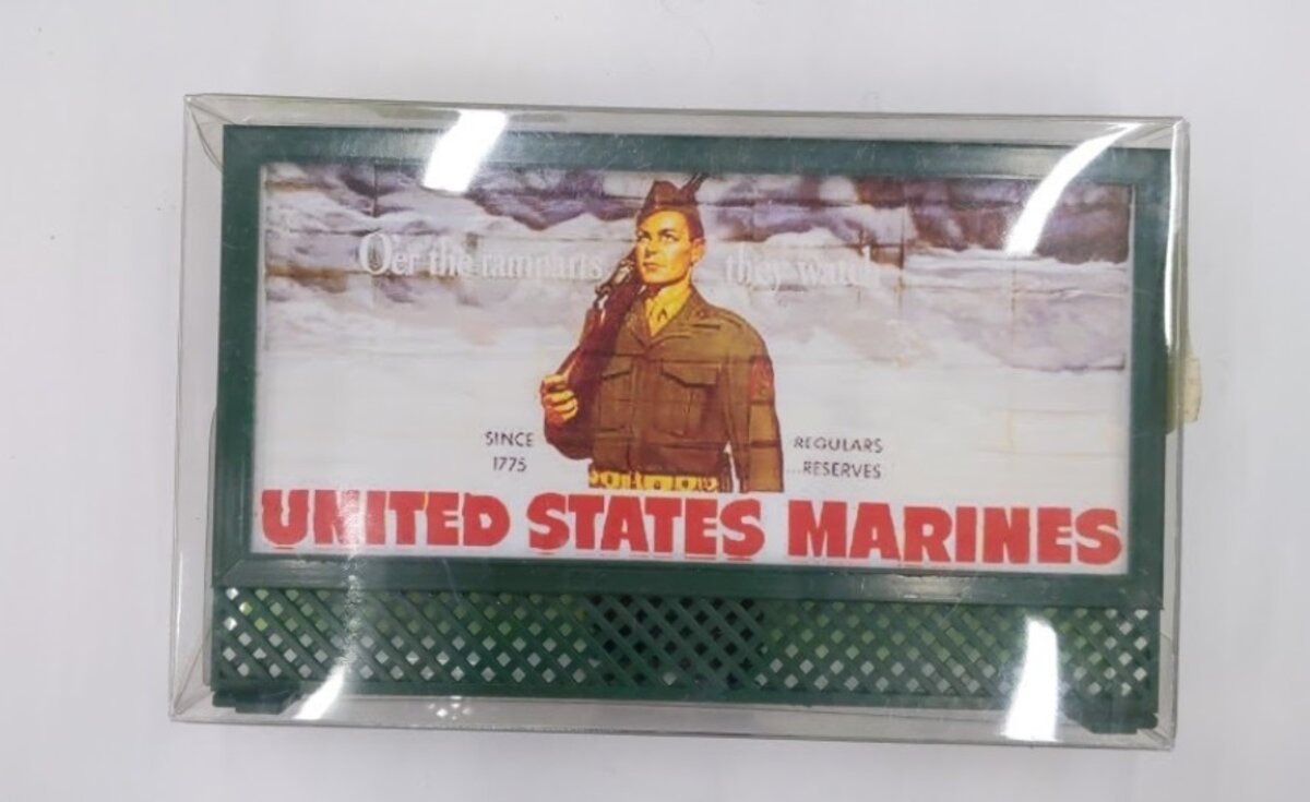 Town & Country Hobbies T258 O Scale US Marines Lighted Blinking Billboard 12-14v