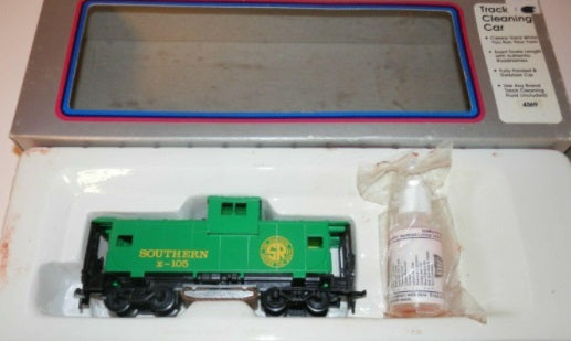 IHC 4369 HO Scale Southern Track Cleaning Car #105