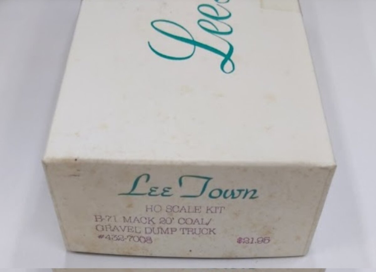 Lee Town 432-7008 HO B-71 Mack 20' Coal/Gravel Dump Truck Kit