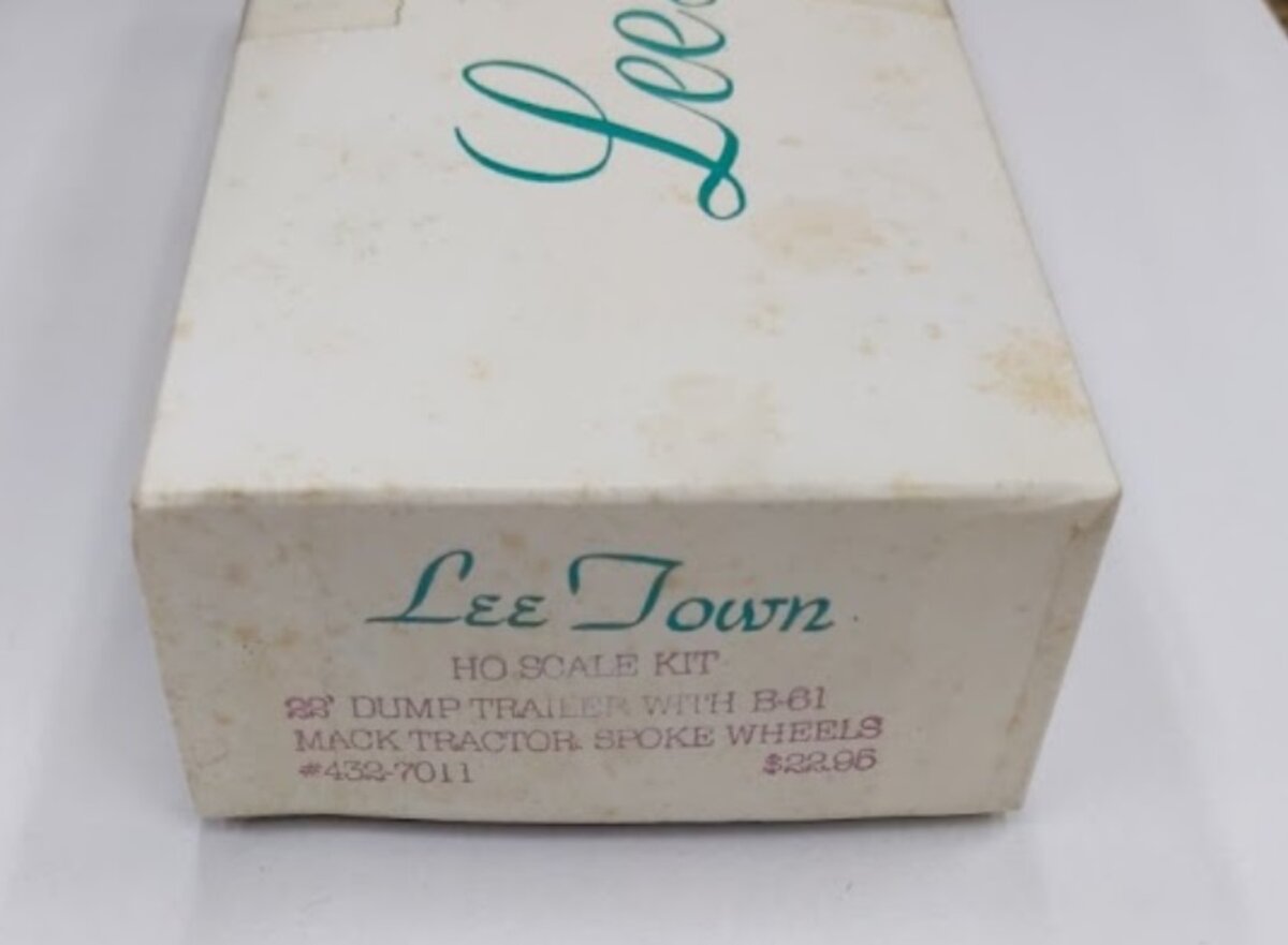 Lee Town 432-7011 HO 22' Dump with B-61 Mack Spoke Wheels