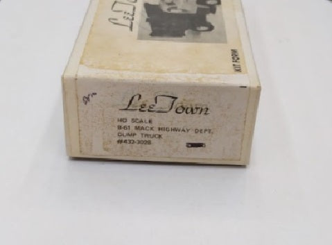 Lee Town 432-3028 HO Scale B-61 Mack Highway Dept. Dump Truck