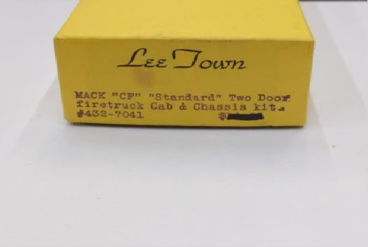 Lee Town 432-7041 HO Scale MACK "CF" "Standard" Two Door Firetruck
