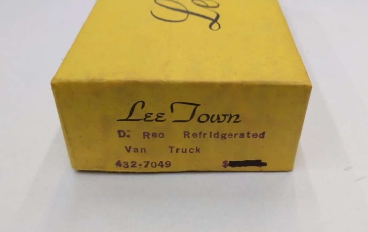 Lee Town 432-7049 HO Scale D. Reo Refridgerated Van Truck