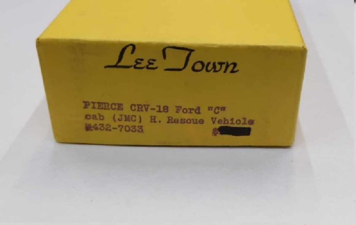 Lee Town 432-7033 HO Scale PIERCE CRV-18 Ford "C" Cab (JMC) H. Rescue Vehicle