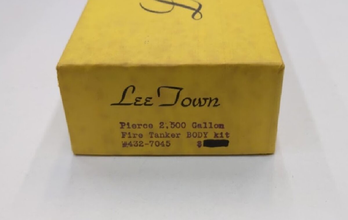 Lee Town 432-7045 HO Scale Pierce 2,500 Gallon Fire Tanker BODY Kit