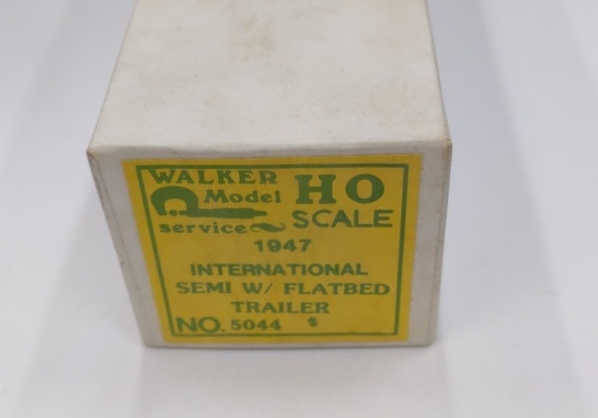Walker Model Service 5044 HO 1947 International Semi w/ Flatbed Trailer Kit