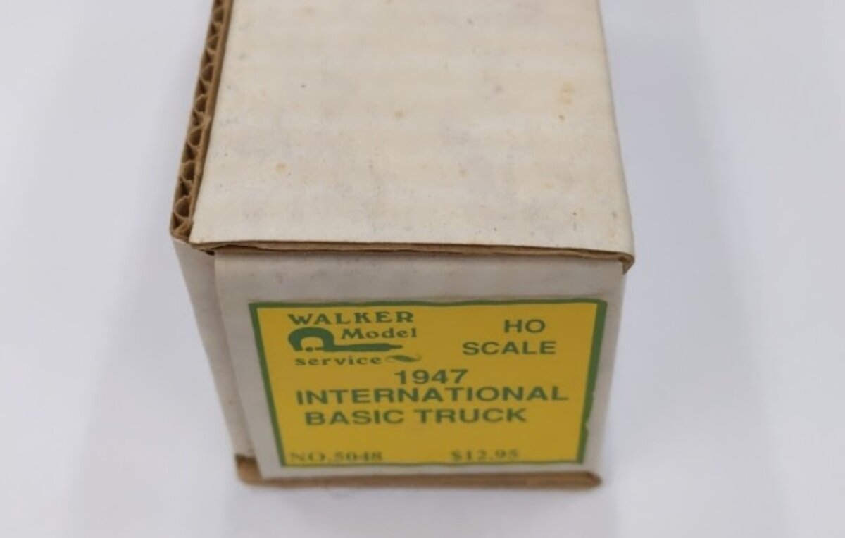 Walker Model Service 5048 HO 1947 International Basic Truck Kit