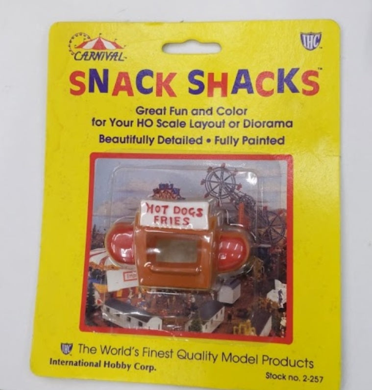 IHC 2-257 HO Scale Snack Shack Carnival Hot Dogs Fries Stand