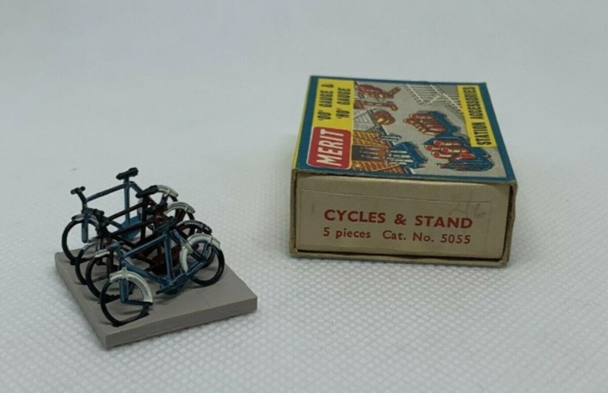 Merit International 5055 HO/OO Cycles & Stand 5 Pieces