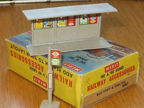 Merit International 5007 HO/OO Bus Stop & Shelter 2 Pieces