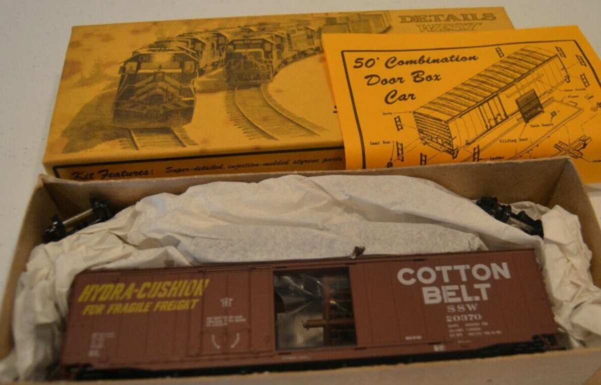 Details West BC-603 HO Cotton Belt 50' Combination Door Box Car Kit