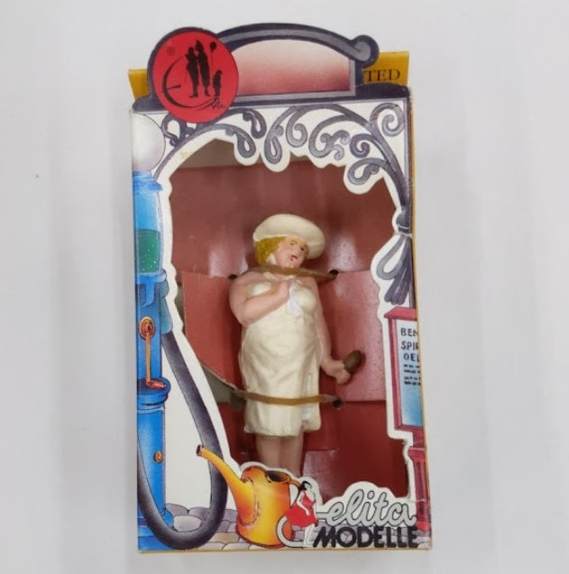 Elita Modelle G Scale Singer in White Dress