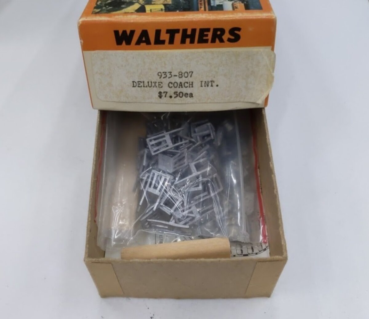 Walthers 933-807 O Scale Deluxe Coach Car Interior Kit