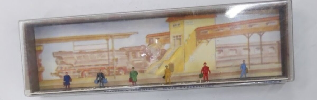 Merten 812 HO Scale Men Travel Figure Set